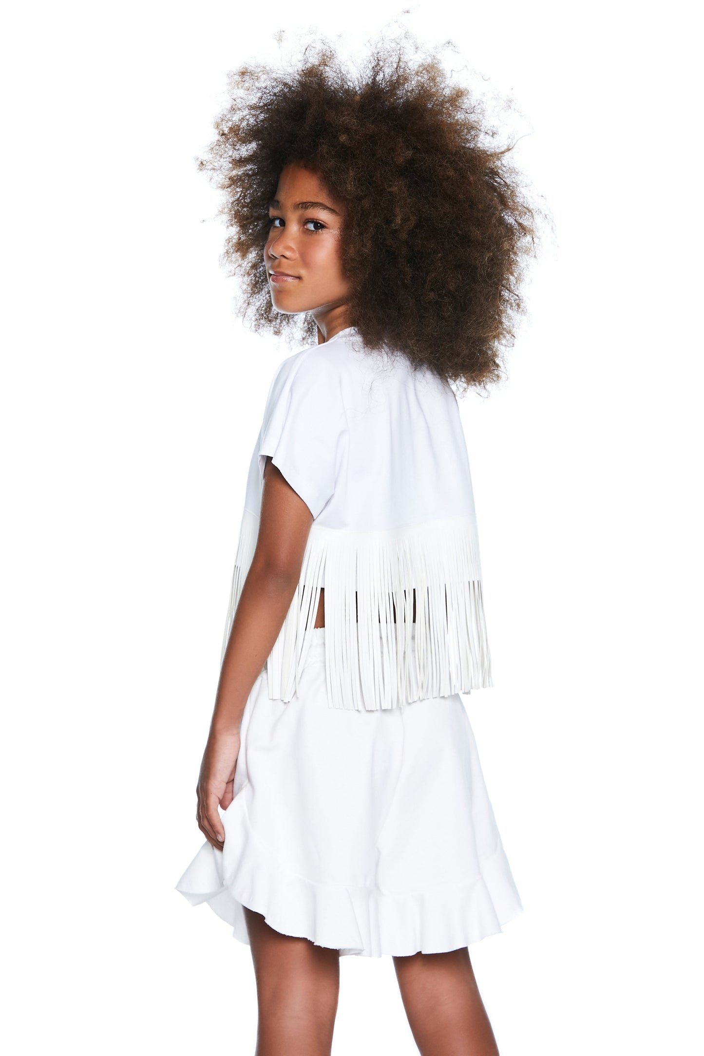 半袖 OCK T 恤，带摇滚书写铆钉和人造皮革流苏