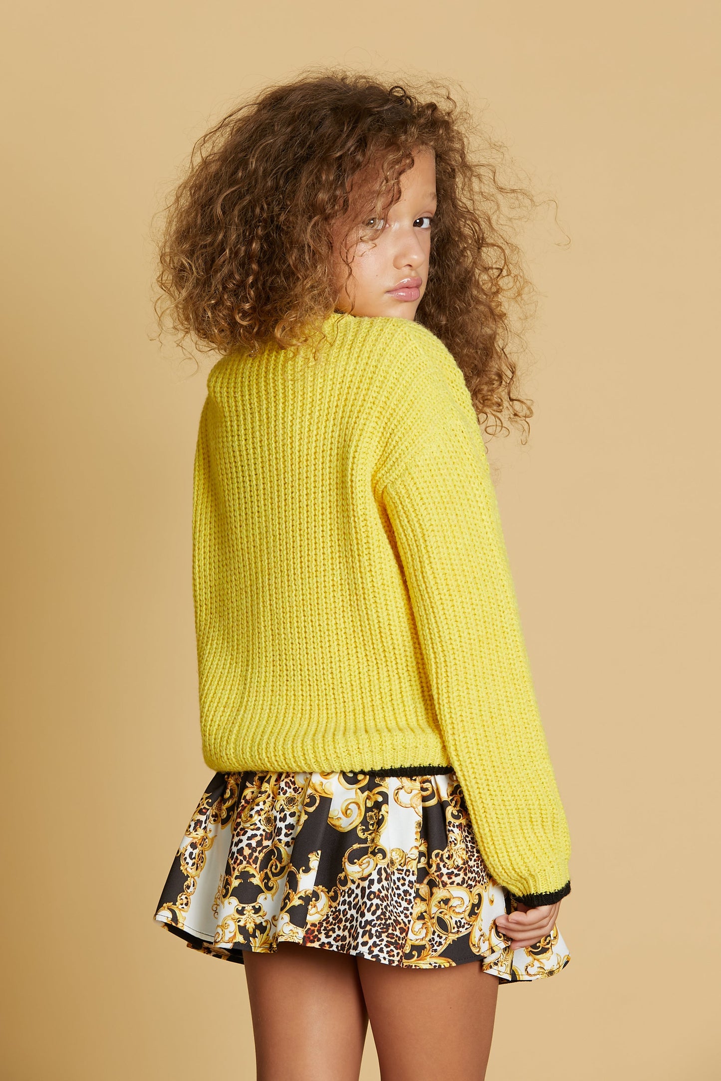 RIGEL 开衫，带纽扣和撞色廓形