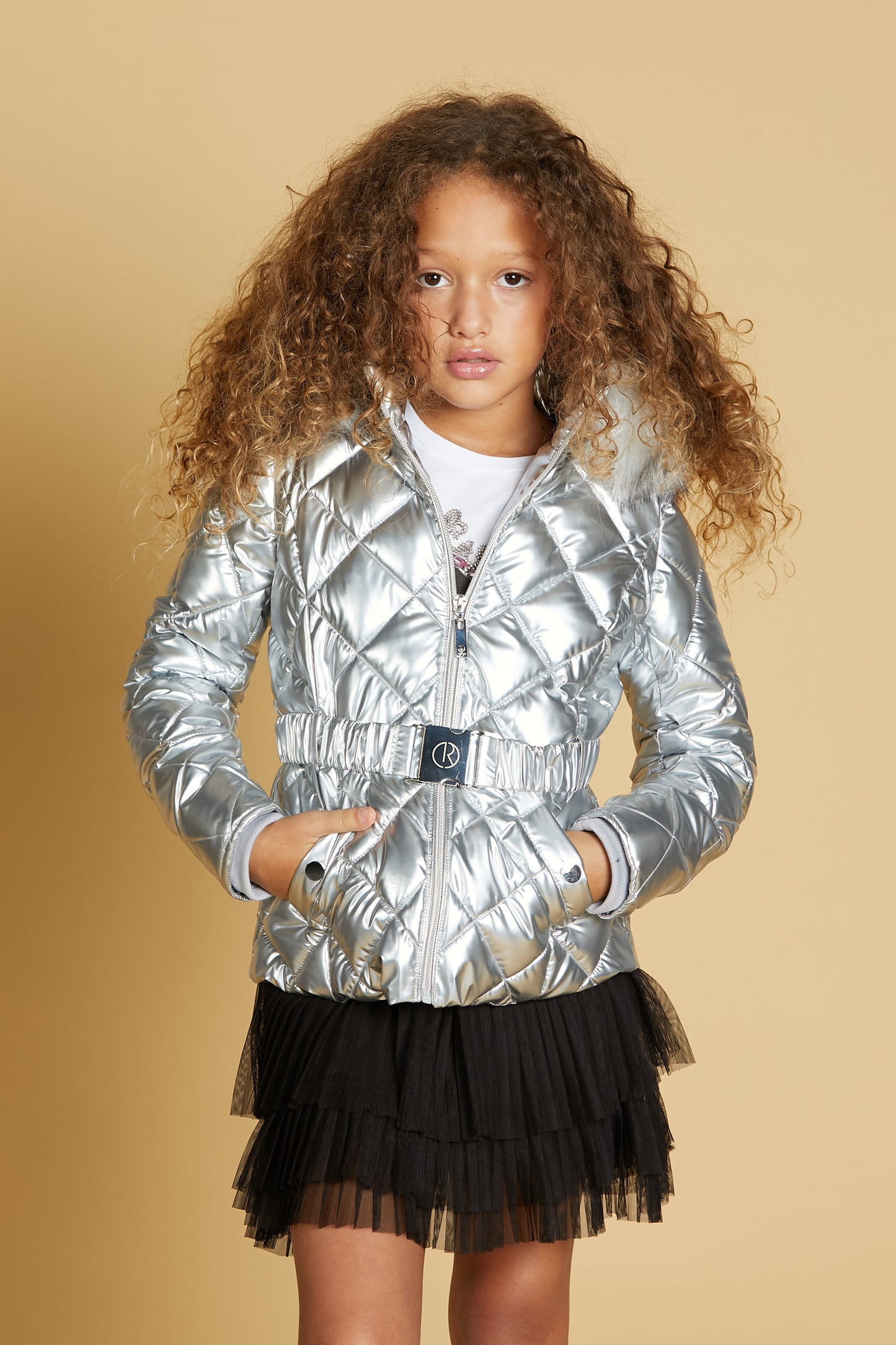 SPOTYNA 连帽羽绒服搭配分离式人造皮草。 plus 腰带 plus TS 钻石小鬼