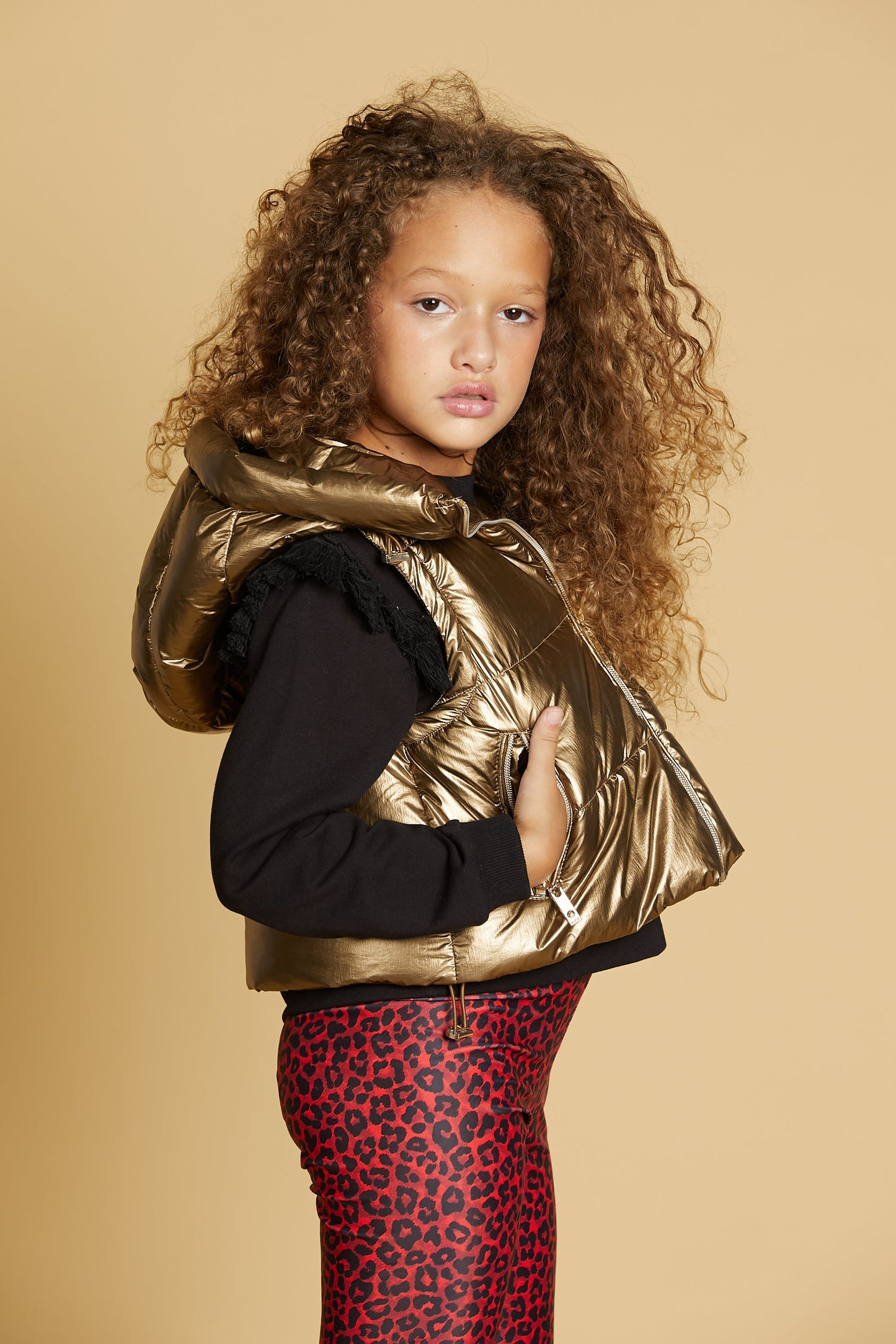 ZISARINA 短款无袖羽绒服连帽加抽绳加拉链