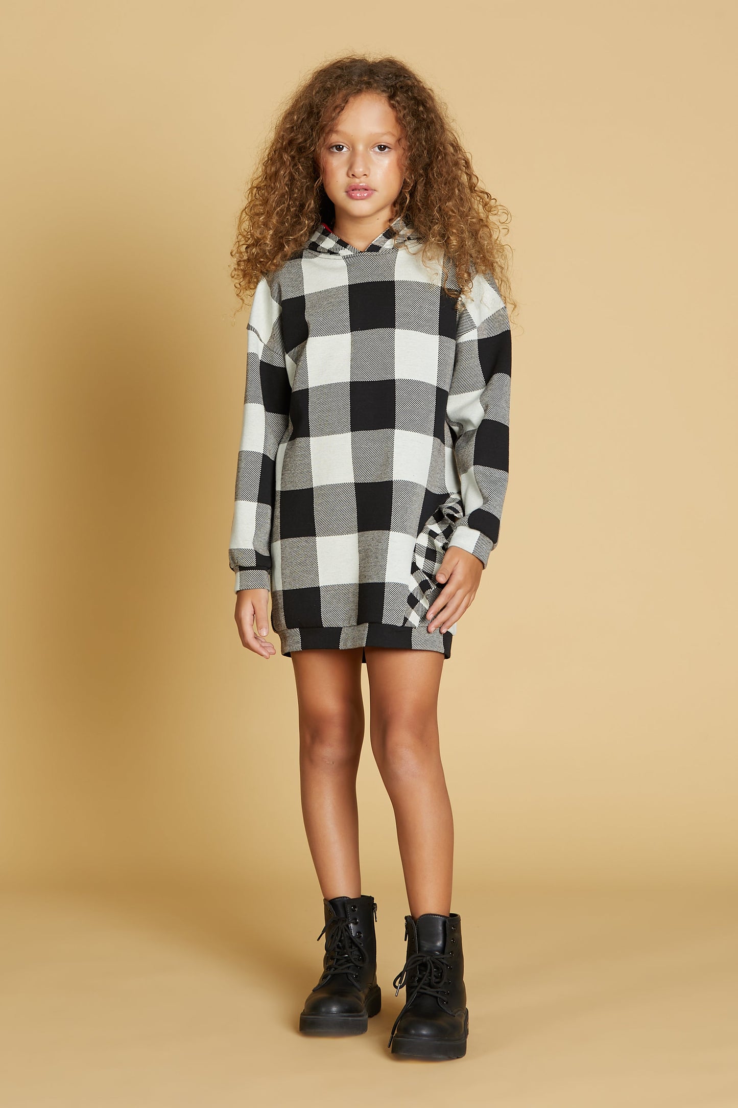 REGOLO 短款连帽迷你连衣裙加胸针加方形荷叶边