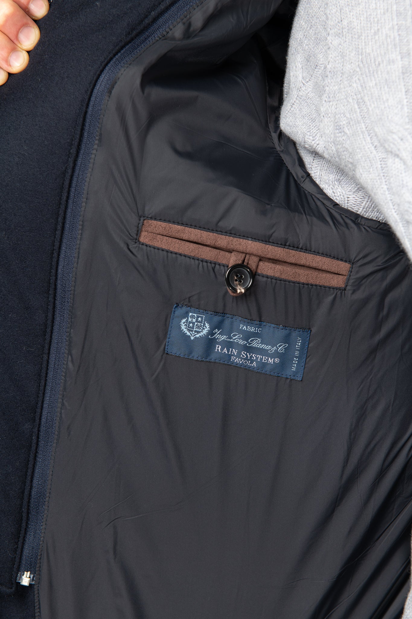 带有 Rain System® 的 Loro Piana 羊毛蓝色羽绒服 – 意大利制造