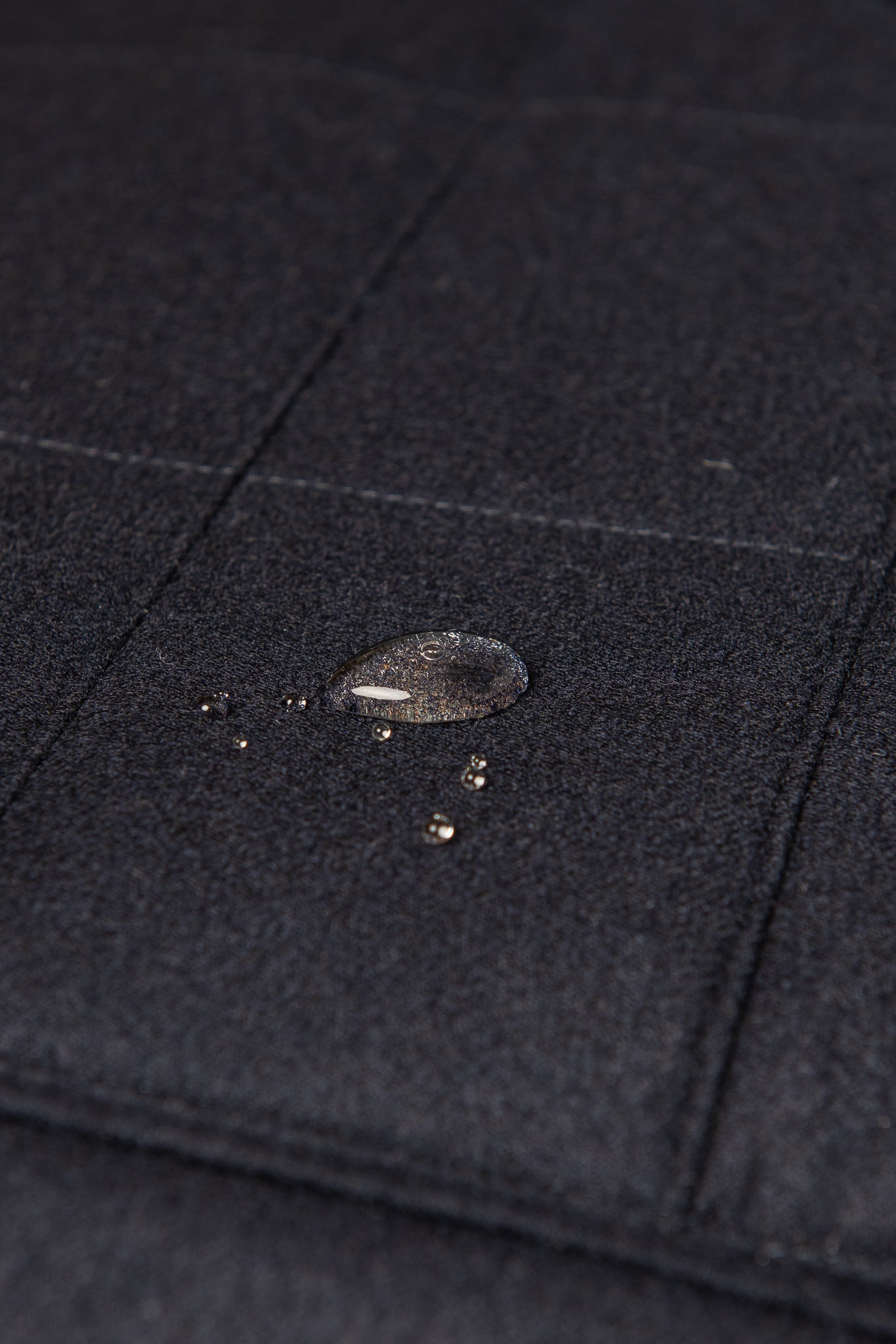 带 Rain System® 的 Loro Piana 羊毛蓝色羽绒背心 – 意大利制造