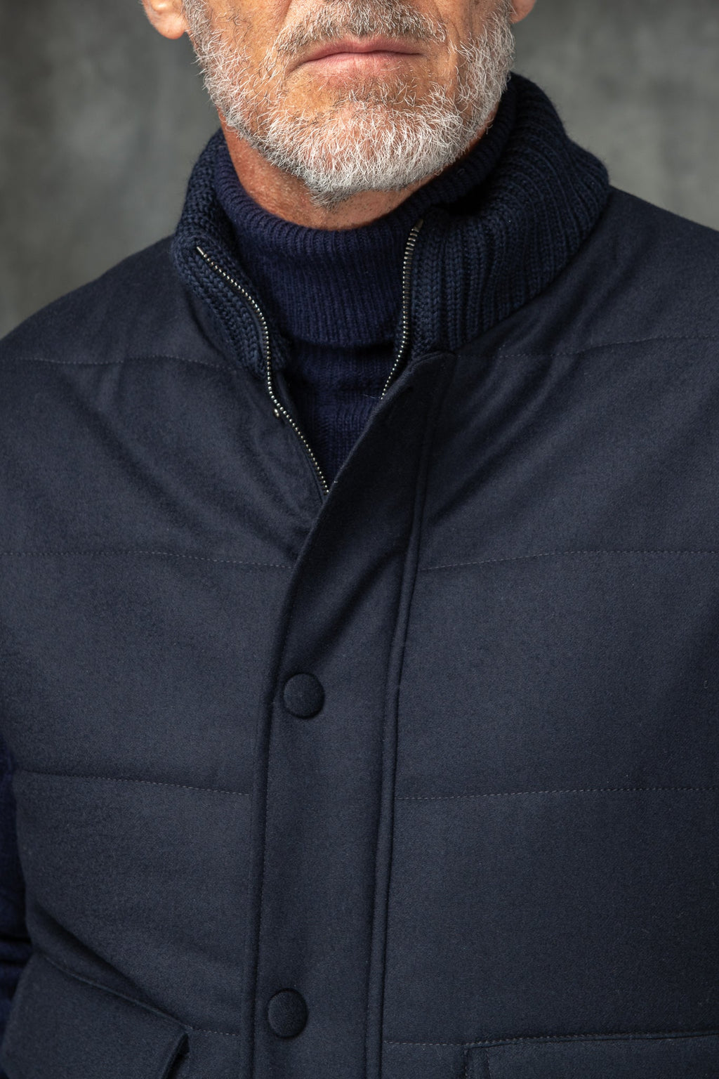 带 Rain System® 的 Loro Piana 羊毛蓝色羽绒背心 – 意大利制造