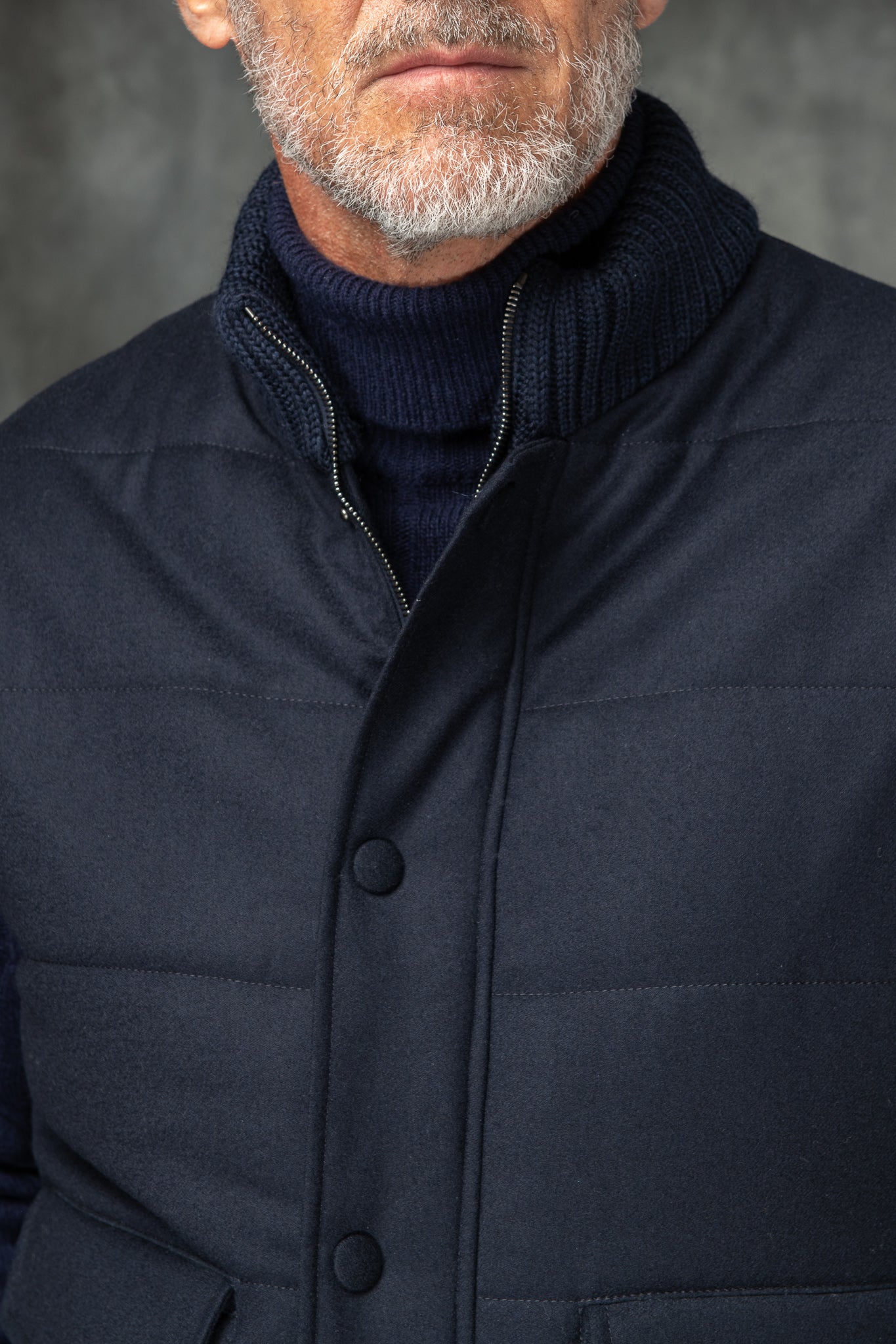 带 Rain System® 的 Loro Piana 羊毛蓝色羽绒背心 – 意大利制造
