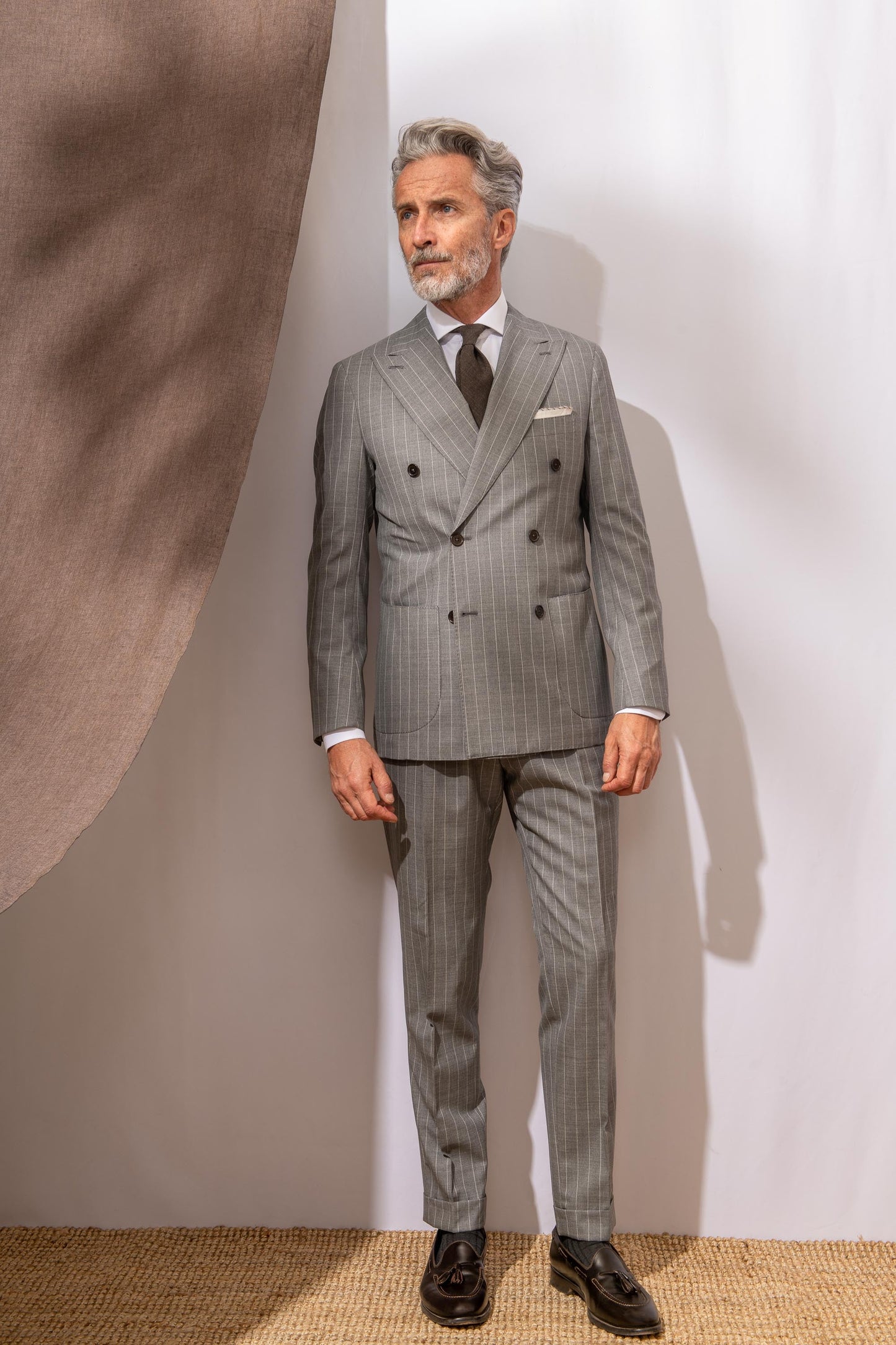 “定制”灰色条纹西装 - 意大利制造