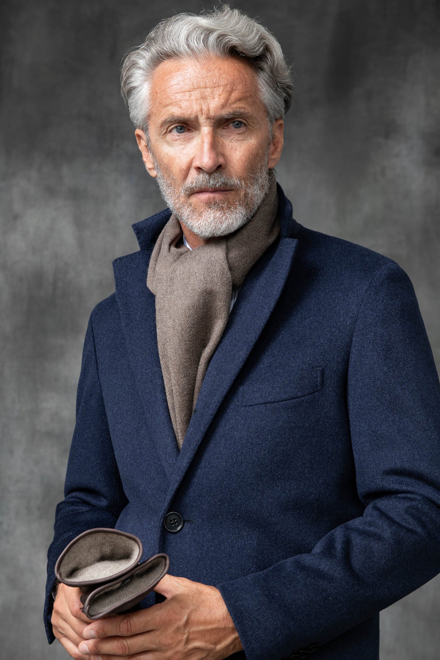 Loro Piana 羊毛蓝色大衣 – 意大利制造