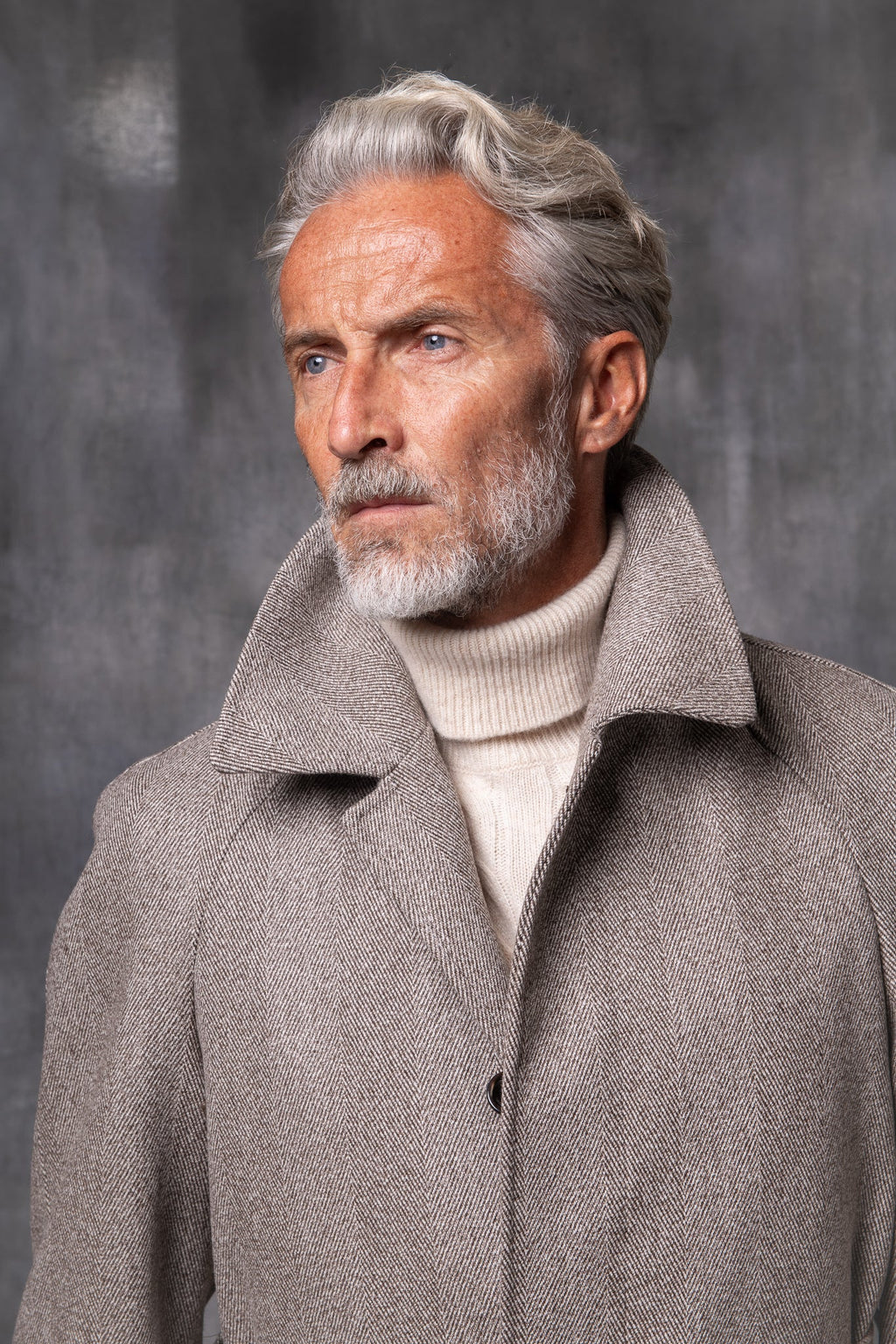Loro Piana Pecora Nera® 羊毛插肩大衣 – 意大利制造