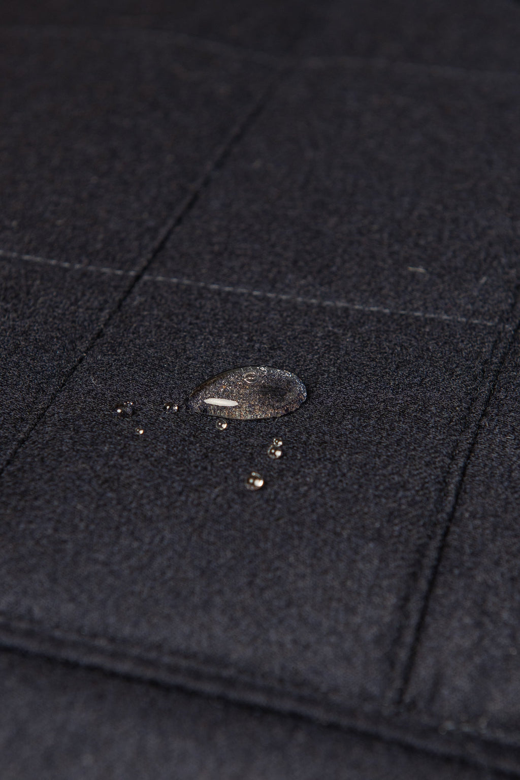 带有 Rain System® 的 Loro Piana 羊毛蓝色羽绒服 – 意大利制造