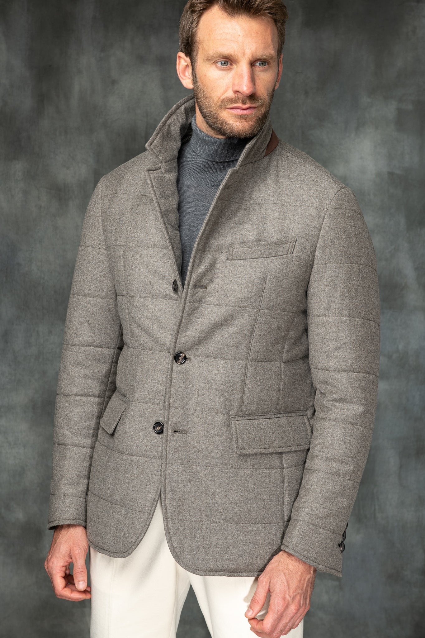 带有 Rain System® 的 Loro Piana 羊毛灰褐色羽绒服 – 意大利制造