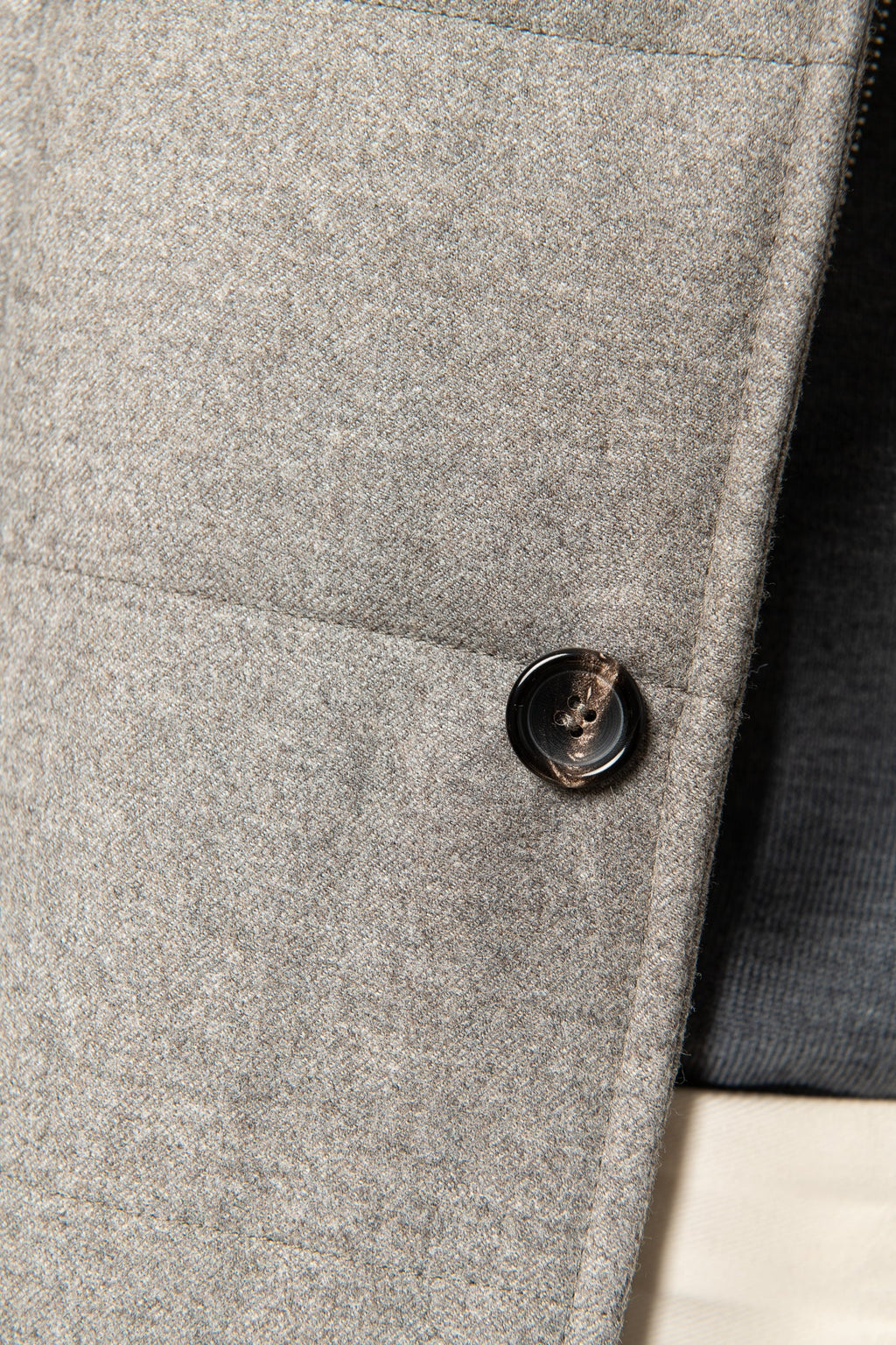 带有 Rain System® 的 Loro Piana 羊毛灰褐色羽绒服 – 意大利制造
