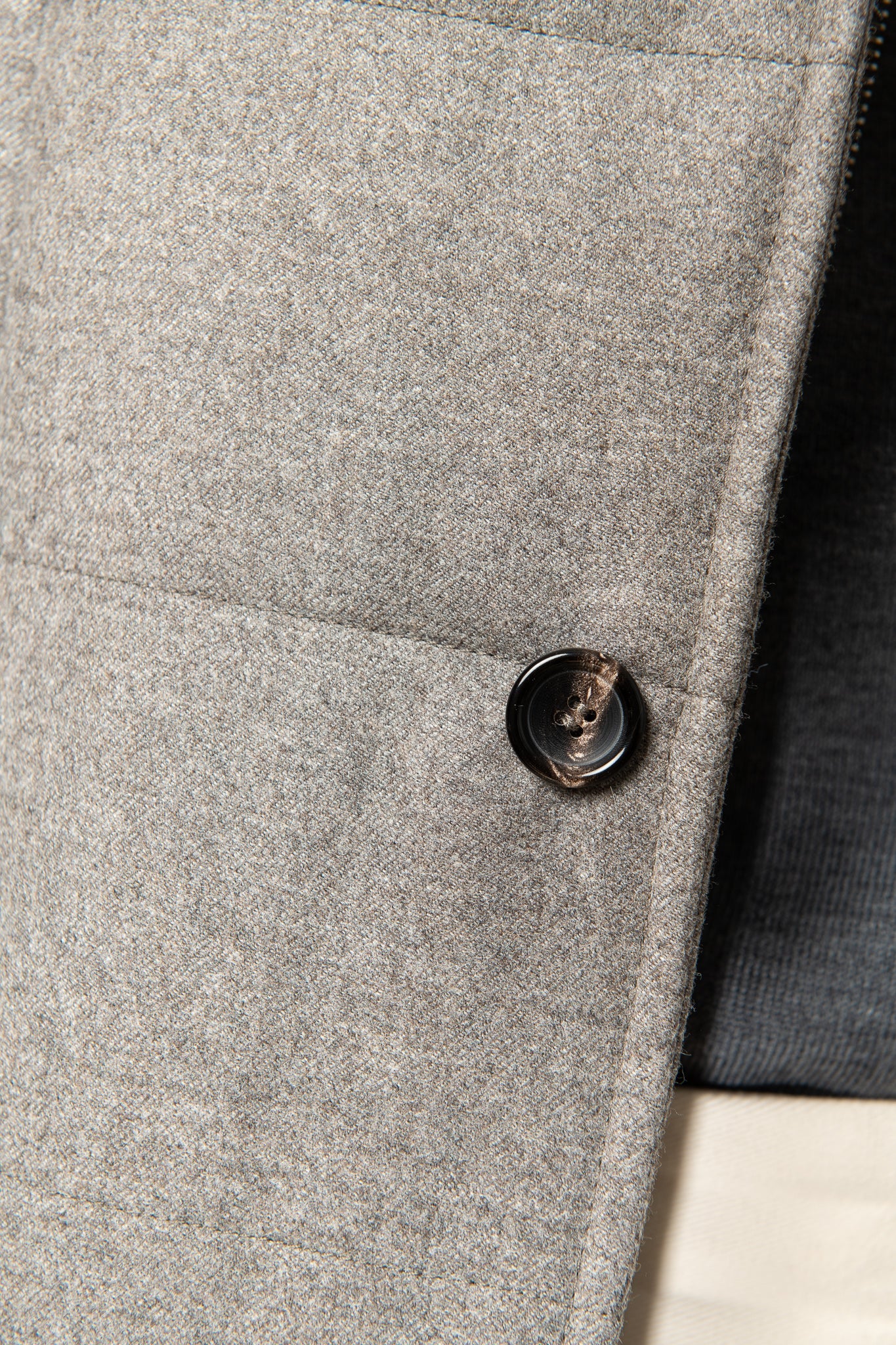 带有 Rain System® 的 Loro Piana 羊毛灰褐色羽绒服 – 意大利制造