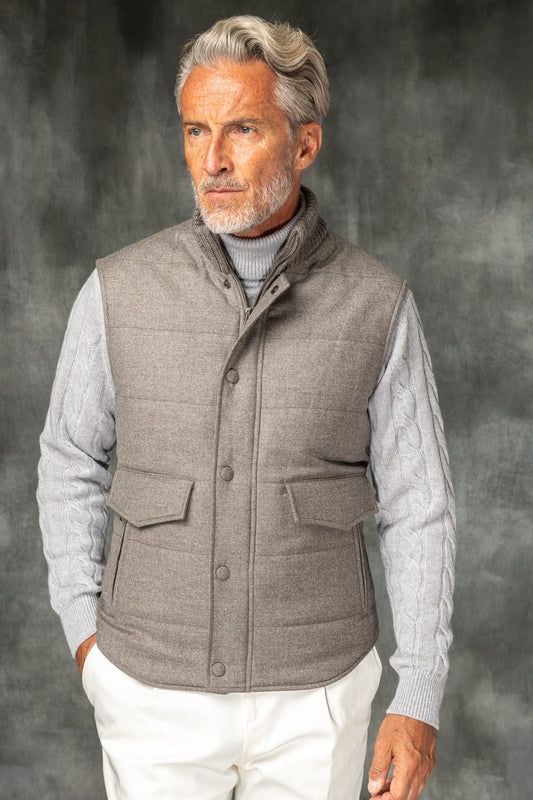 带有 Rain System® 的 Loro Piana 羊毛灰褐色羽绒背心 – 意大利制造