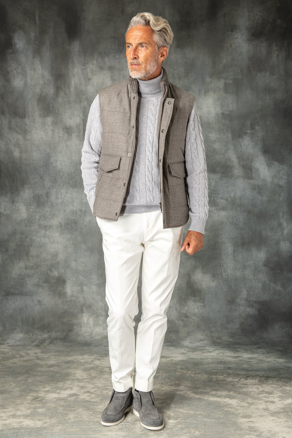 带有 Rain System® 的 Loro Piana 羊毛灰褐色羽绒背心 – 意大利制造