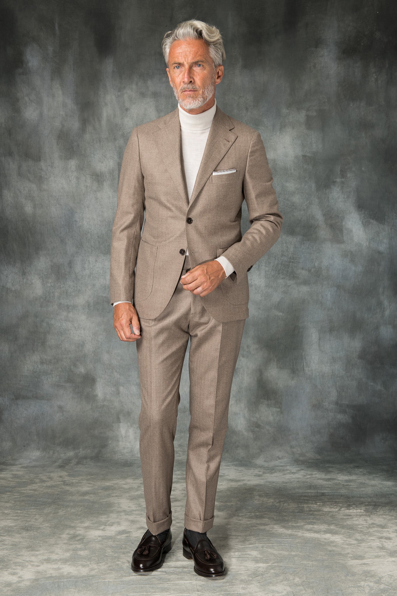 LORO PIANA Pecora Nera® 羊毛灰褐色套装 – 意大利制造