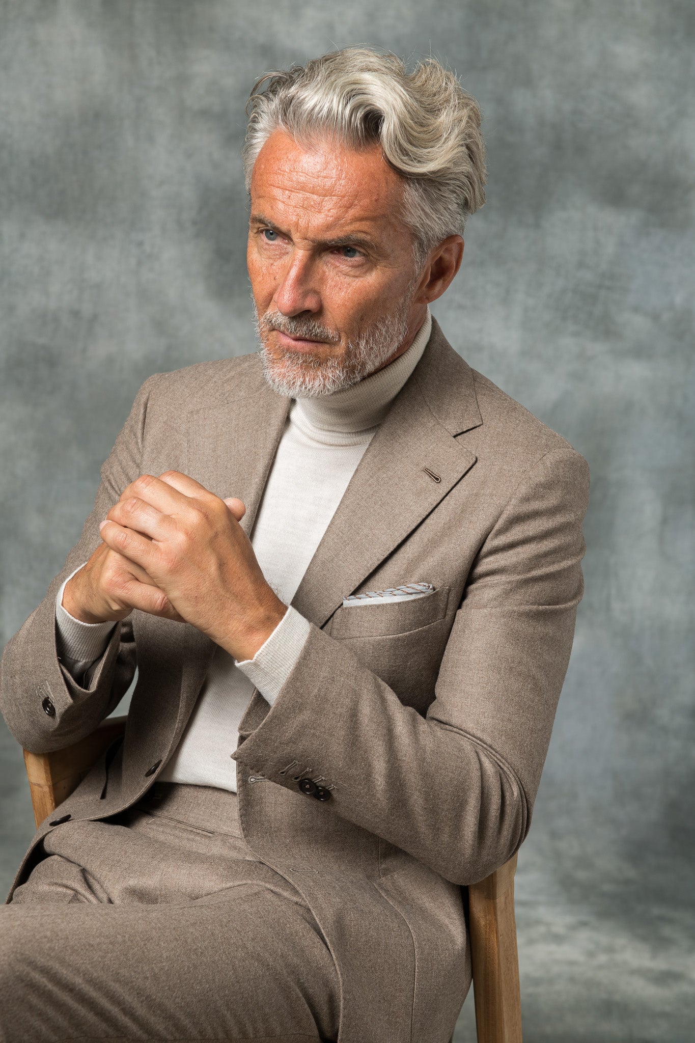 LORO PIANA Pecora Nera® 羊毛灰褐色套装 – 意大利制造